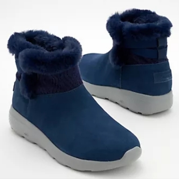 NWT Skechers Womens On-the-Go City Water Repellant Ankle Boot Shoe Size 7.5M - Picture 1 of 9